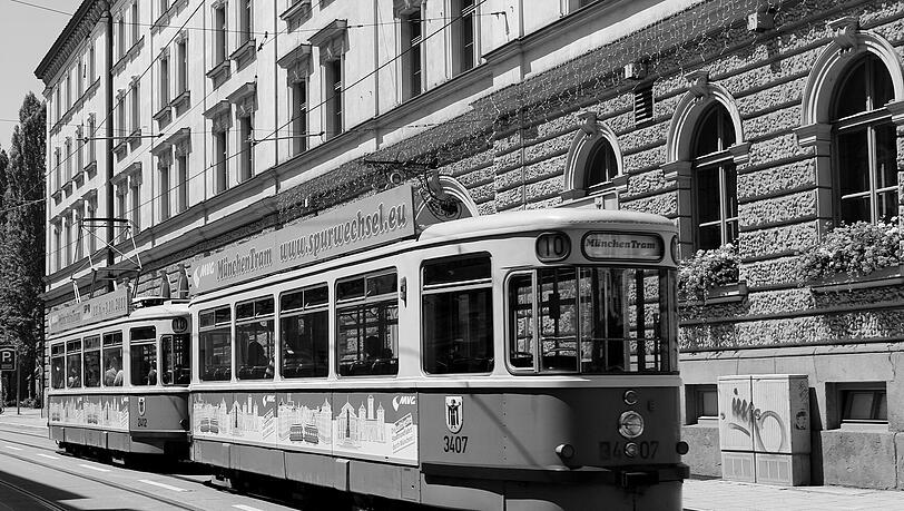 Die alte Trambahn am Wiener Platz. Die alte Trambahn am Wiener Platz.