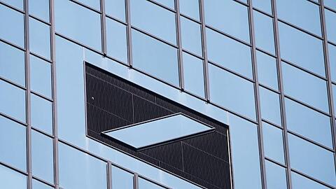 Weltweit werden tausende Stellen abgebaut. Dennoch gilt die Deutsche Bank für viele weiter als attraktiver Arbeitgeber.