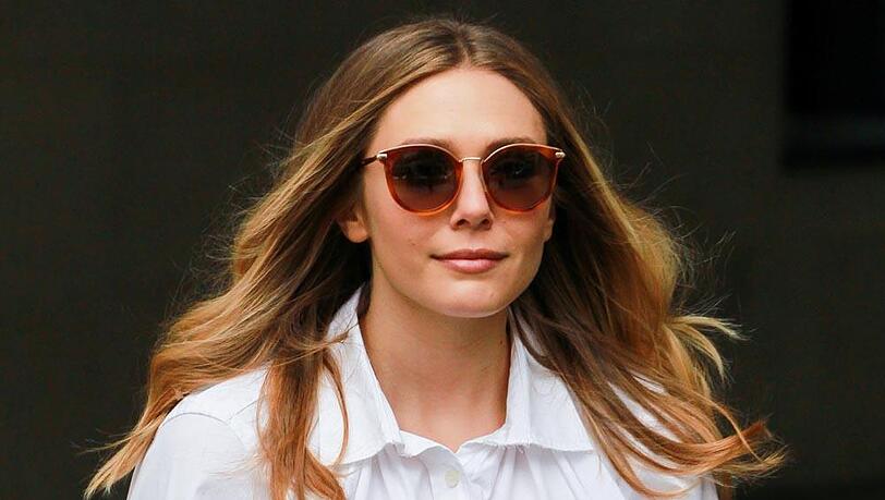 Elizabeth Olsen ist die kleine Schwester von Mary-Kate und Ashley Olsen Elizabeth Olsen ist die kleine Schwester von Mary-Kate und Ashley Olsen