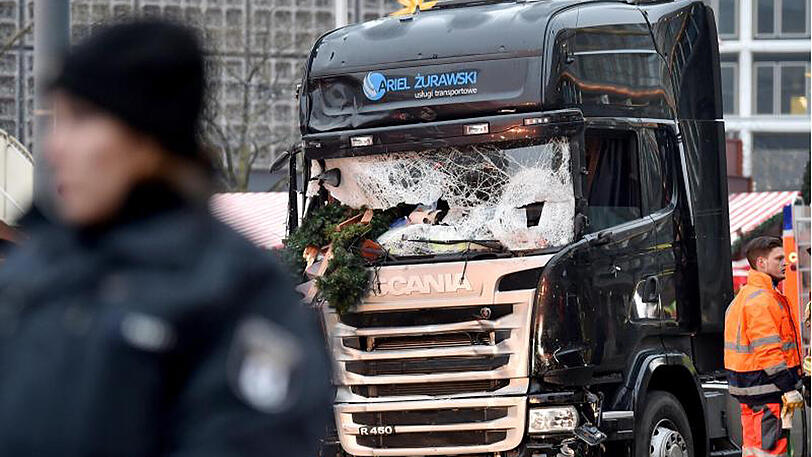 Der Attentäter steuerte den Lastwagen auf den Weihnachtsmarkt an der Gedächtniskirche. Auf dem Markt starben elf Menschen, mehr als 50 wurden verletzt.