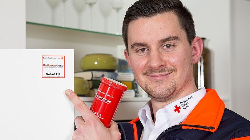 Sanitäter sind froh, wenn sie im Notfall alle wichtigen Informationen leicht finden &ndash; im Kühlschrank.