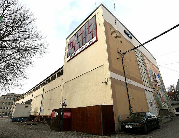 Das alte Umspannwerk an der Arcisstraße bleibt vorerst in Betrieb. Bis die neue Technik kommt.