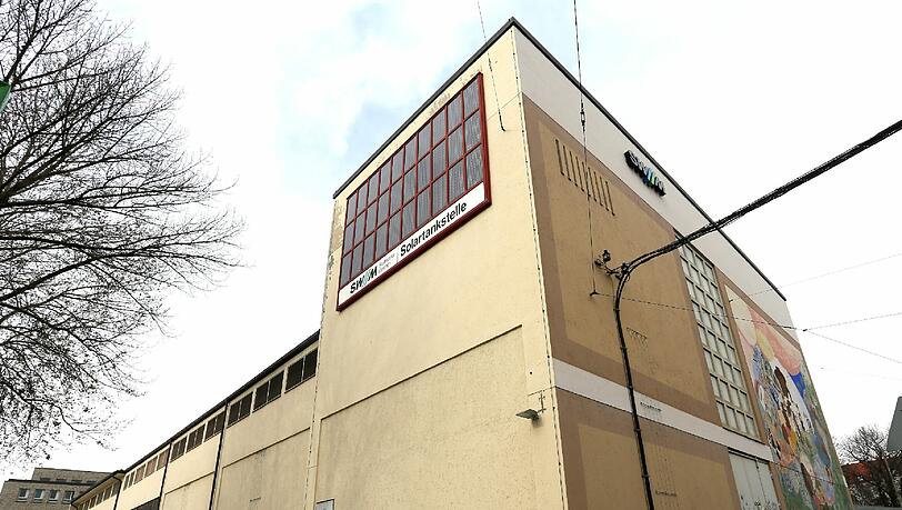 Das alte Umspannwerk an der Arcisstraße bleibt vorerst in Betrieb. Bis die neue Technik kommt. Das alte Umspannwerk an der Arcisstraße bleibt vorerst in Betrieb. Bis die neue Technik kommt.