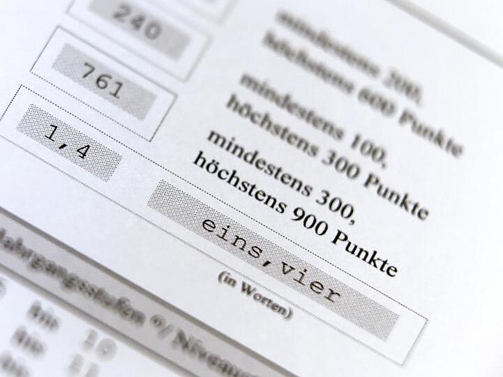 Ein Zeugnis der allgemeinen Hochschulreife (Abiturzeugnis) mit der Durchschnittsnote 1,4.