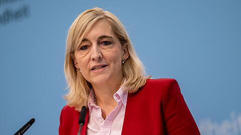 Ministerin Nina Warken warnt vor Gesundheirsrisiken durch Lachgas. (Archivbild)