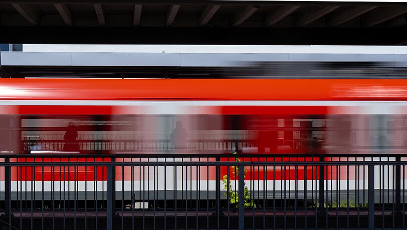 Auch die Münchner S-Bahn ist von der Funkstörung betroffen. (Archivbild) Auch die Münchner S-Bahn ist von der Funkstörung betroffen. (Archivbild)