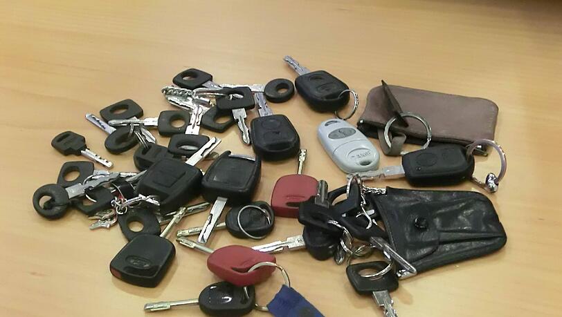 Bei einem Blinden gefunden: Die beschlagnahmten Autoschlüssel. Bei einem Blinden gefunden: Die beschlagnahmten Autoschlüssel.