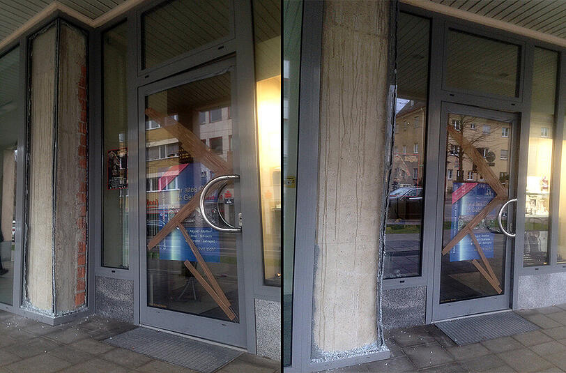 Die Tür des Juwelierladens ist provisorisch geflickt. Das Glas an der Säule ist komplett zersplittert.