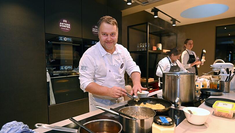 DFB-Koch
Anton Schmaus bei einer Veranstaltung in M&uuml;nchen. Der Sternekoch steht derzeit wegen des Verdachts auf Sozialversicherungsbetrug vor Gericht.