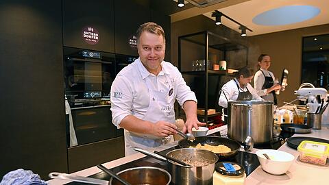 DFB-Koch
Anton Schmaus bei einer Veranstaltung in M&uuml;nchen. Der Sternekoch steht derzeit wegen des Verdachts auf Sozialversicherungsbetrug vor Gericht.