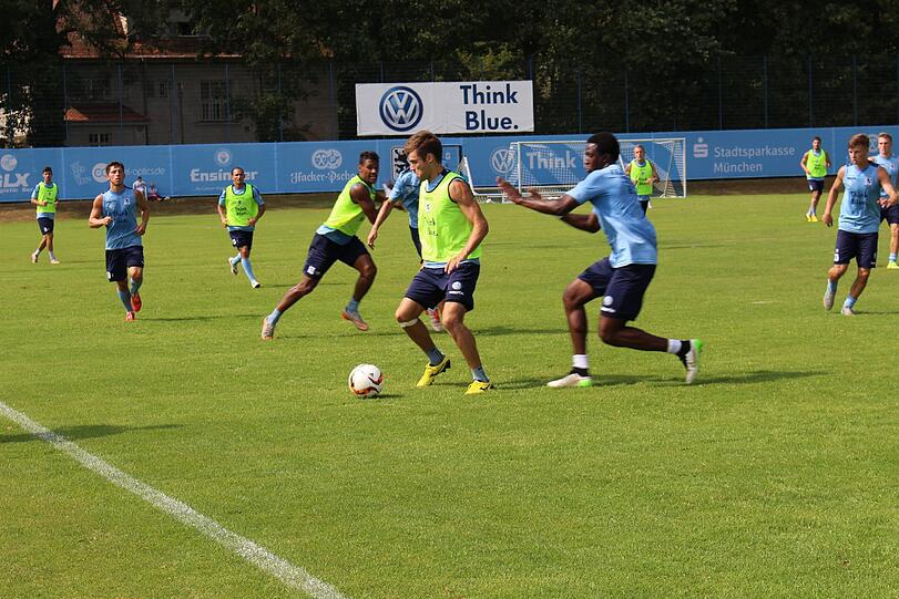 Schrecksekunde für Degenek beim Training am Freitag. Hier die Bilder vom Vormittagstraining.