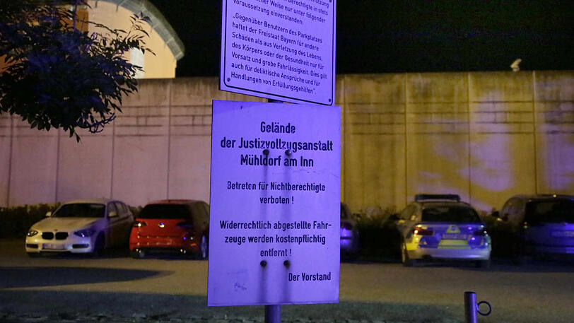 Die Bilder vom Großeinsatz an der JVA in Mühldorf am Inn.