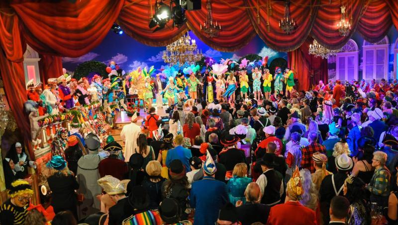 Blick in den Saal während der Fernseh-Prunksitzung "Fastnacht in Franken". Foto: Nicolas Armer/dpa Blick in den Saal während der Fernseh-Prunksitzung "Fastnacht in Franken". Foto: Nicolas Armer/dpa