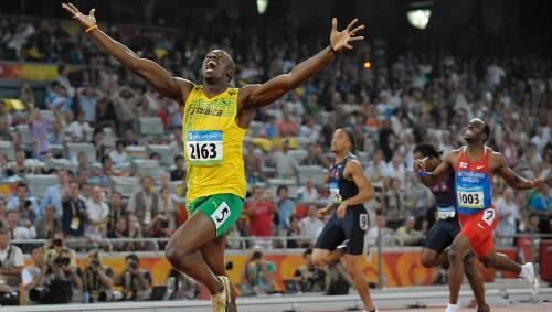 Fabellauf und Fabelweltrekord:Jamaika-Sprinter Usain Bolt, der bei Olympia in Peking drei Mal Gold holte. Fabellauf und Fabelweltrekord:Jamaika-Sprinter Usain Bolt, der bei Olympia in Peking drei Mal Gold holte.