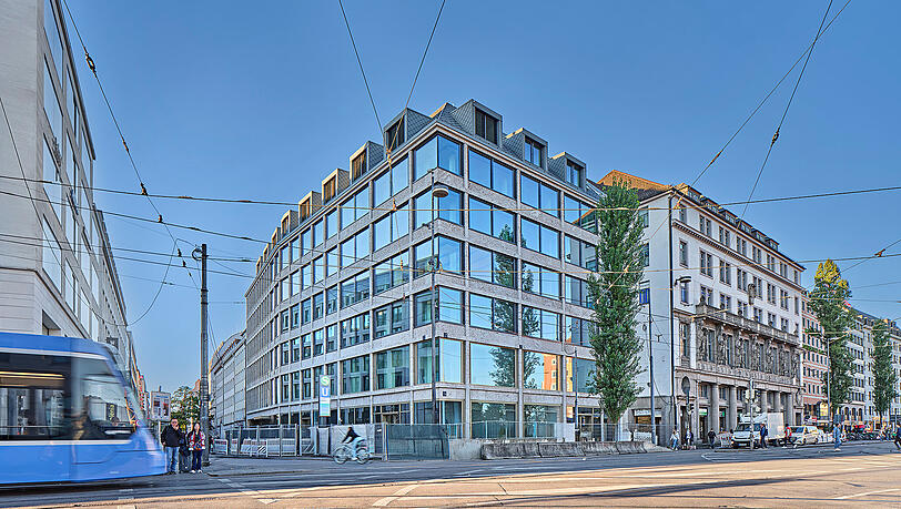 Das neue "B.munich" an der Bayerstraße Ecke Schillerstraße.