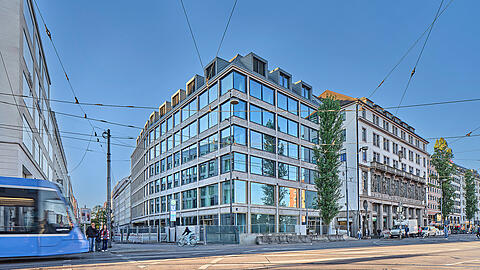 Das neue "B.munich" an der Bayerstraße Ecke Schillerstraße.