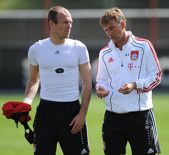 Andries Jonker versammelte die Mannschaft indes am Vormittag zur Trainingseinheit.