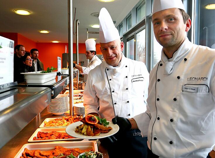 Die Köche im Leonardi werben wie moderne Marktschreier für ihr Essen.