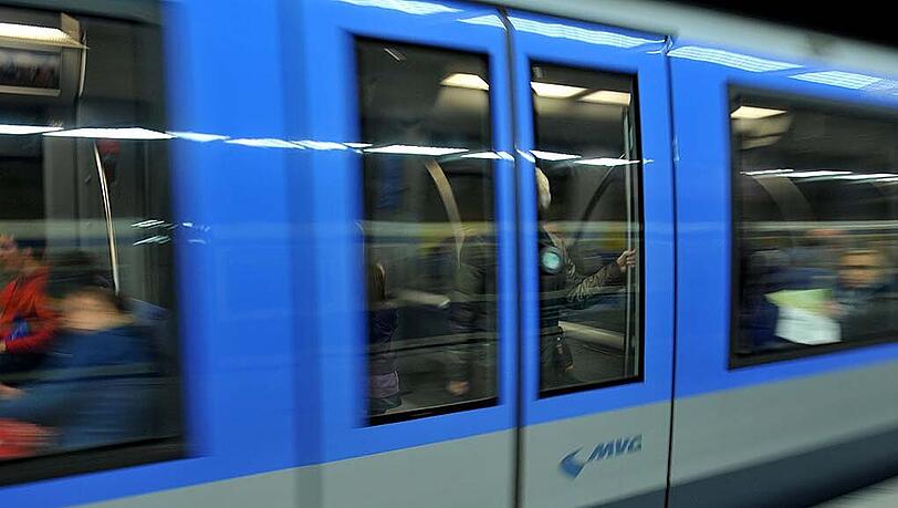 Die U-Bahnen in München sollen jeden Tag während der Betriebszeiten im 10-Minuten-Takt fahren. Meint zumindest die Rathaus-CSU. (Archivbild) Die U-Bahnen in München sollen jeden Tag während der Betriebszeiten im 10-Minuten-Takt fahren. Meint zumindest die Rathaus-CSU. (Archivbild)