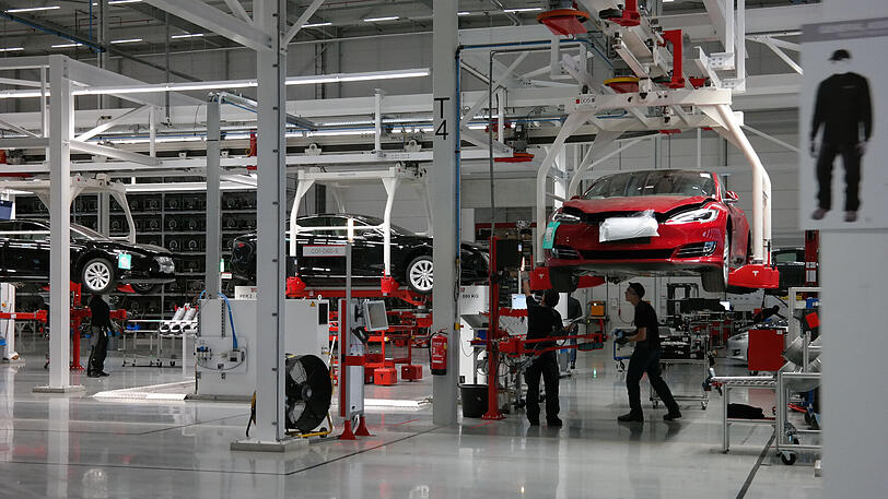 Pro Tag werden in Tilburg 110 Model S und X auslieferungsbereit gemacht.