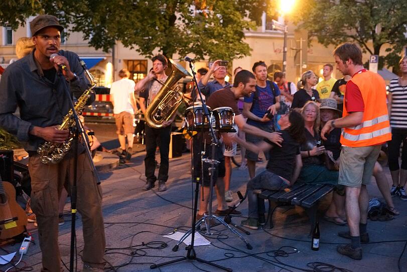 Mehr Lärm für München: Die Bilder von der Demo in Schwabing