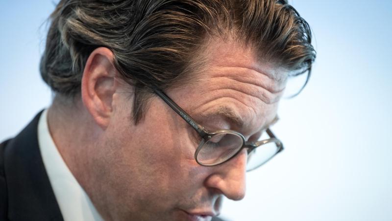 Andreas Scheuer (CSU), Bundesverkehrsminister, spricht bei einem Pressestatement zur Pkw-Maut. Foto: Sina Schuldt Andreas Scheuer (CSU), Bundesverkehrsminister, spricht bei einem Pressestatement zur Pkw-Maut. Foto: Sina Schuldt