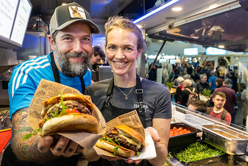 Für den Hunger zwischendurch sorgt der Bayern Truck "Hoamat auf D'Hand" auf dem Gemeinschaftsstand Bayern.