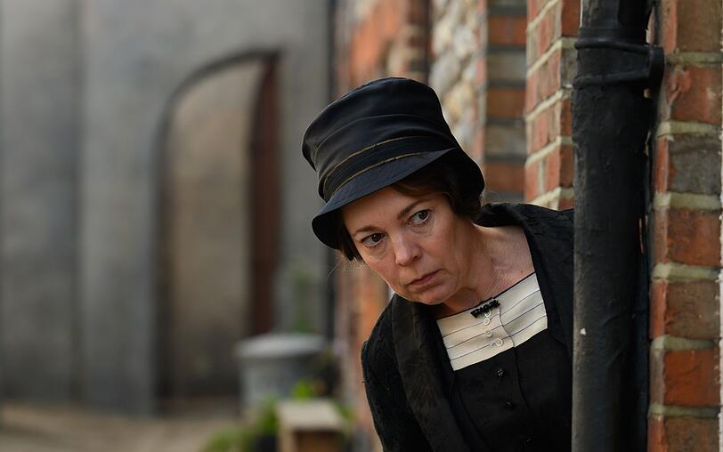 Edith (Olivia Colman) ist fest entschlossen, das Rätsel um die versauten Briefe in Littlehampton zu lösen: Olivia Colman brilliert in "Kleine schmutzige Briefe" als brav-biedere Jungfer Edith Swan. Edith (Olivia Colman) ist fest entschlossen, das Rätsel um die versauten Briefe in Littlehampton zu lösen: Olivia Colman brilliert in "Kleine schmutzige Briefe" als brav-biedere Jungfer Edith Swan.