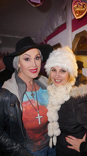 Gloria Gray (l.) mit Christine Zierl.