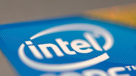 Das Logo von Intel: Der amerikanische Chip-Riese will mit dem britischen -Entwickler Arm kooperieren.
