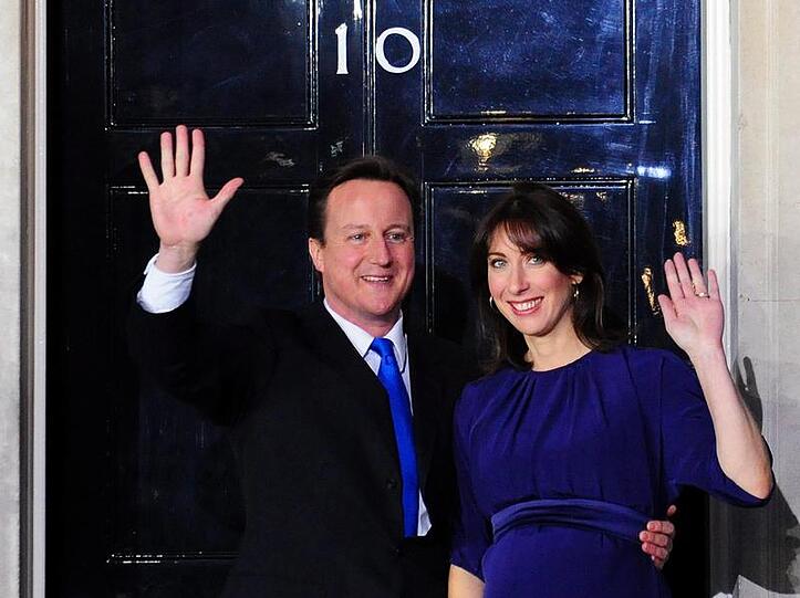 Neuer Hausherr in Downing Street 10: David Cameron mit Frau Samantha