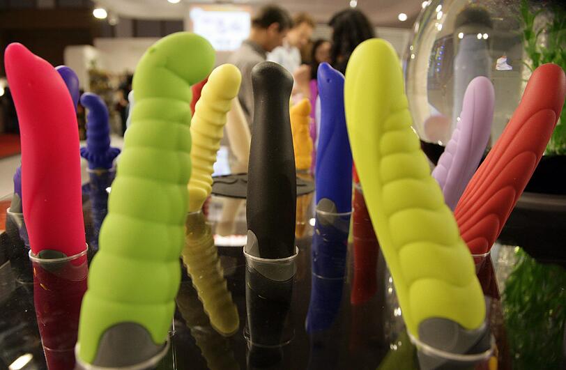 Ein mindestens genauso unsinniger Award ist der "Venus Award". Er wurde bis 2004 jährlich auf der Erotik-Messe "Venus" in Berlin verliehen. Dann war Pause. Seit 2010 ist er wieder da. Hurra!