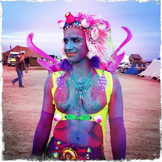 Es ist das wohl kurioseste Treffen von Individualisten: "Alles ist möglich" lautet der Slogan des "Afrika Burn Festival" in der Karoo-Halbwüste - sehen Sie hier die schrägsten Bilder.