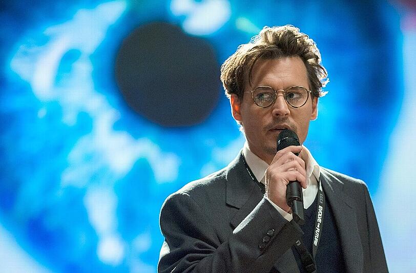 Johnny Depp predigt als Dr. Will Caster die Segnungen des technischen Fortschritts und wird Opfer eines Attentats.