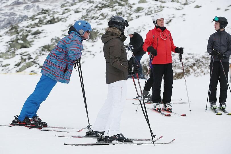 Zum Saison-Start schenkte die AZ 100 Lesern einen exklusiven Pistentag im Zillertal. Die Bilder von der Skigaudi in Hochfügen.
