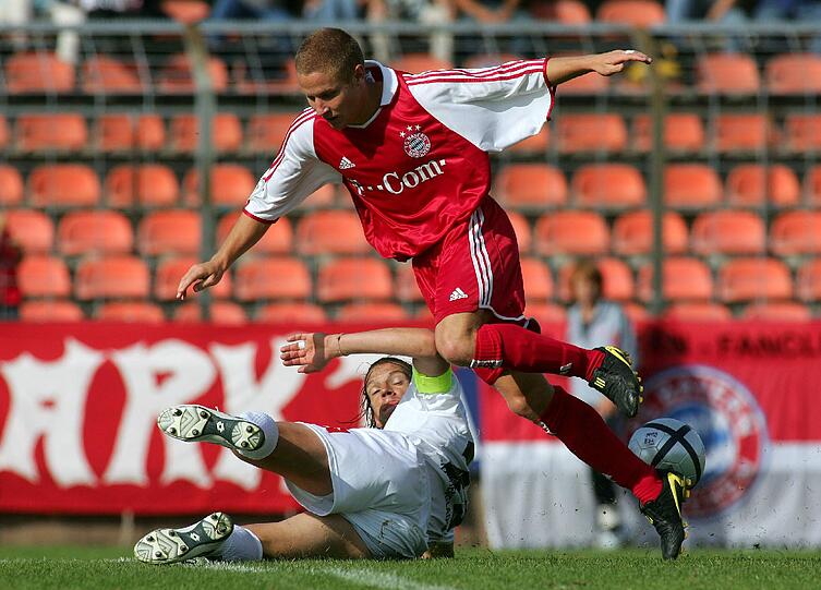 2004/05: Wieder avancieren die Bayern-Amateure zum Pokalschreck. Mit 7:6 i.E. (1:1) schalten sie Borussia Mönchengladbach in der ersten Runde aus.