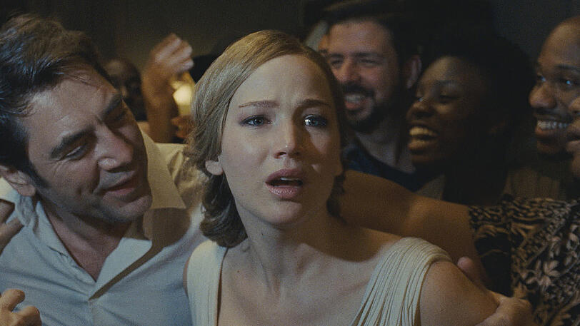 Schatz, das sind doch nur Fans: Javier Bardem und Jennifer Lawrence im Tumult einer Invasion in ihre Familienvilla.
