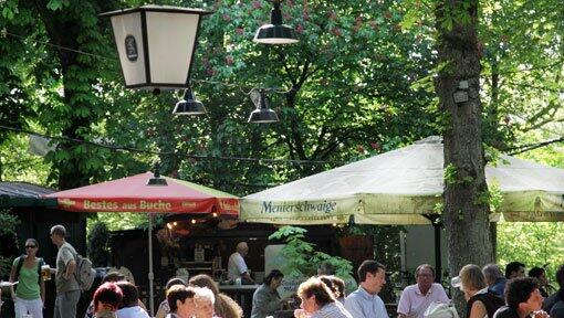Der Biergarten hat bei schönem Wetter wieder offen. Der Biergarten hat bei schönem Wetter wieder offen.