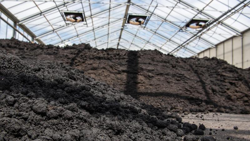 Kommunen suchen nach neuen Abnehmern für Klärschlamm, Kläranlagen können ihren Schlamm nicht mehr so einfach an Landwirte verkaufen. Kommunen suchen nach neuen Abnehmern für Klärschlamm, Kläranlagen können ihren Schlamm nicht mehr so einfach an Landwirte verkaufen.