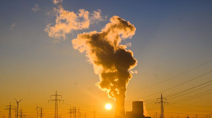 Die Stromerzeugung aus Stein- und Braunkohle hat im vergangenen Jahr den CO2-Ausstoß im Energiesektor steigen lassen. Die Stromerzeugung aus Stein- und Braunkohle hat im vergangenen Jahr den CO2-Ausstoß im Energiesektor steigen lassen.