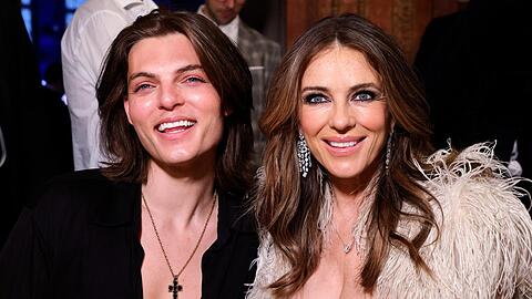 Elizabeth Hurley und ihr Sohn Damian bei einer Charity-Gala in Düsseldorf.