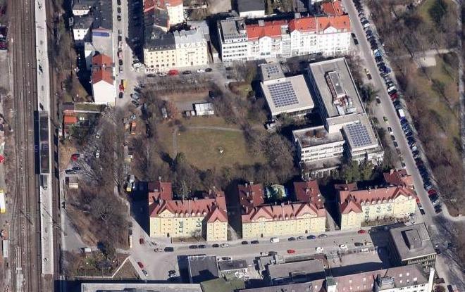Um dieses Grundstück zwischen Fallstraße und S-Bahntrasse geht es.