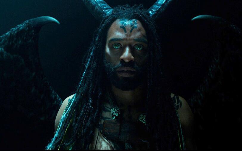 Conall (Chiwetel Ejiofor) glaubt an ein friedliches Zusammenleben von Feen und Menschen. Conall (Chiwetel Ejiofor) glaubt an ein friedliches Zusammenleben von Feen und Menschen.