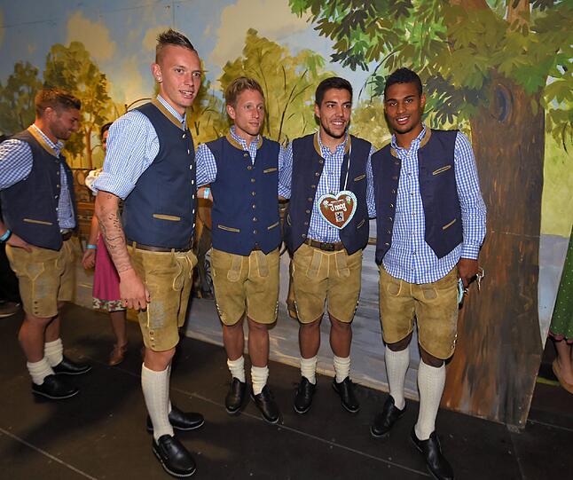 Traditioneller Ausflug der Löwen aufs Oktoberfest. Der TSV 1860 München feierte im Hacker-Zelt. Die Bilder.