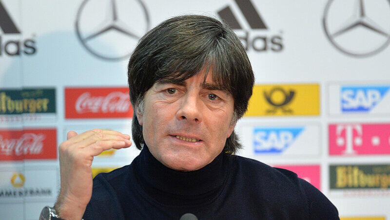 Jogi Löw macht weiter - und das mindestens zwei Jahre. Jogi Löw macht weiter - und das mindestens zwei Jahre.