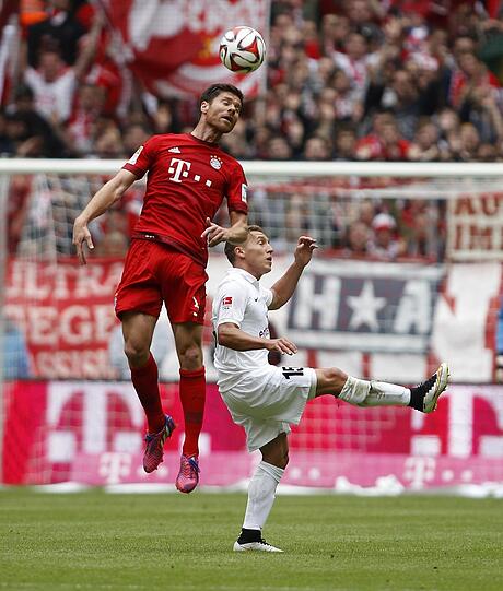 XABI ALONSO &ndash; NOTE 3:

Nach 54 Minuten runter. Bis dahin wieder der gewohnte Ballverteiler, Denker und Lenker. Ordnete, dirigierte, aber nicht mehr so glänzend wie in der Hinrunde.