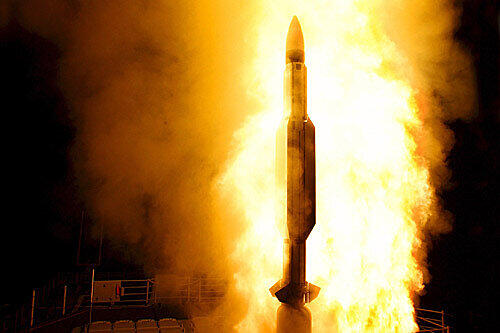 Drei dieser Standard Missile-3 (SM-3) Raketen wurden auf Satelliten gefeuert.