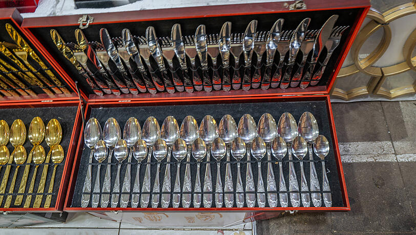 Silberbesteck sollte man nicht in der Spülmaschine reinigen, da es sich sonst verfärben kann. Silberbesteck sollte man nicht in der Spülmaschine reinigen, da es sich sonst verfärben kann.
