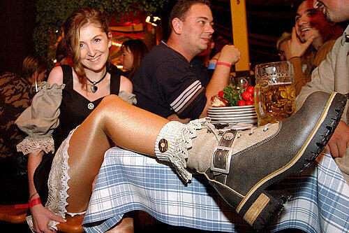 Meist verschwindet der Schuh unter dem Biertisch. Trotzdem ist hübsches Schuhwerk nicht zu verachten.