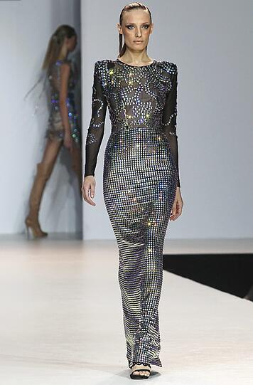 In Moskau findet vom 24. - 28. Oktober die Volvo Fashion Week statt. Schöne Frauen, schrille Outfits und jede Menge Glamour. Die Bilder von der Fahsion Week.